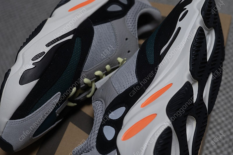 280이지부스트700웨이브러너 아코탭 새제품 이미지