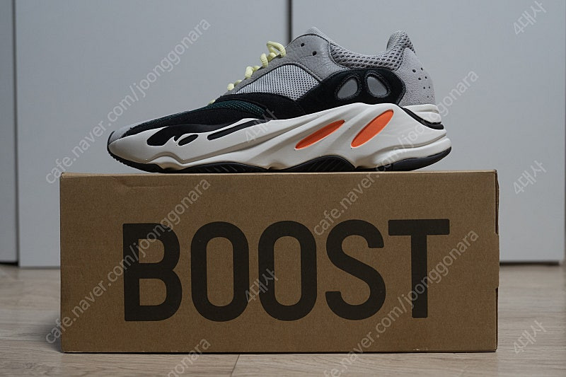 280이지부스트700웨이브러너 아코탭 새제품 이미지