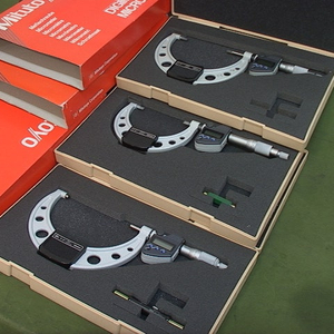 .Mitutoyo MDC5MX Micrometer 293-350 422-332 293-350