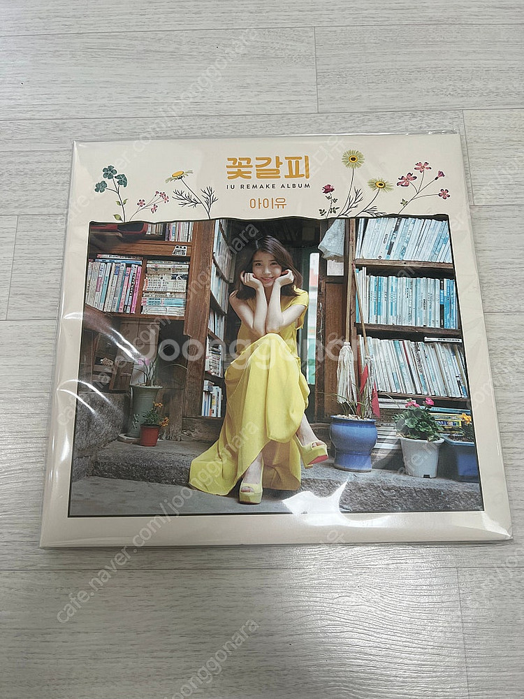 아이유 꽃갈피LP 미개봉 판매합니다.--0