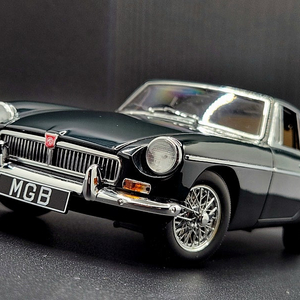 1/18 오토아트 MGB GT Coupe MK II 브리티쉬 그린 색상 판매합니다. 오토아트 교쇼 미니챔프 다이캐스트 모형차