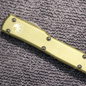 마이크로텍 UTX-70 미니 더블엣지 카키색 바디 팝니다. Microtech CA147-1OD UTX-70 Mini