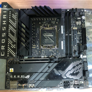 ASUS Crosshair X670E Gene 지니 메인보드 (대원CTS) 상태 상급 팝니다