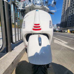 베스파 GTS300 슈퍼스포츠 흰빨 A급 판매합니다