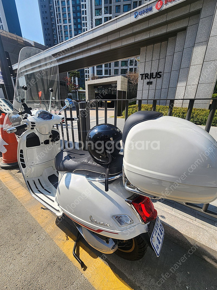 베스파 GTS300 슈퍼스포츠 흰빨 A급 판매합니다--1