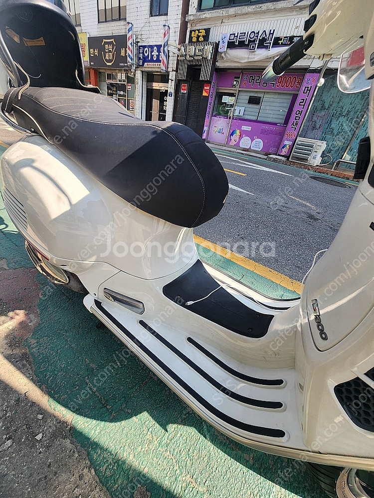 베스파 GTS300 슈퍼스포츠 흰빨 A급 판매합니다--3