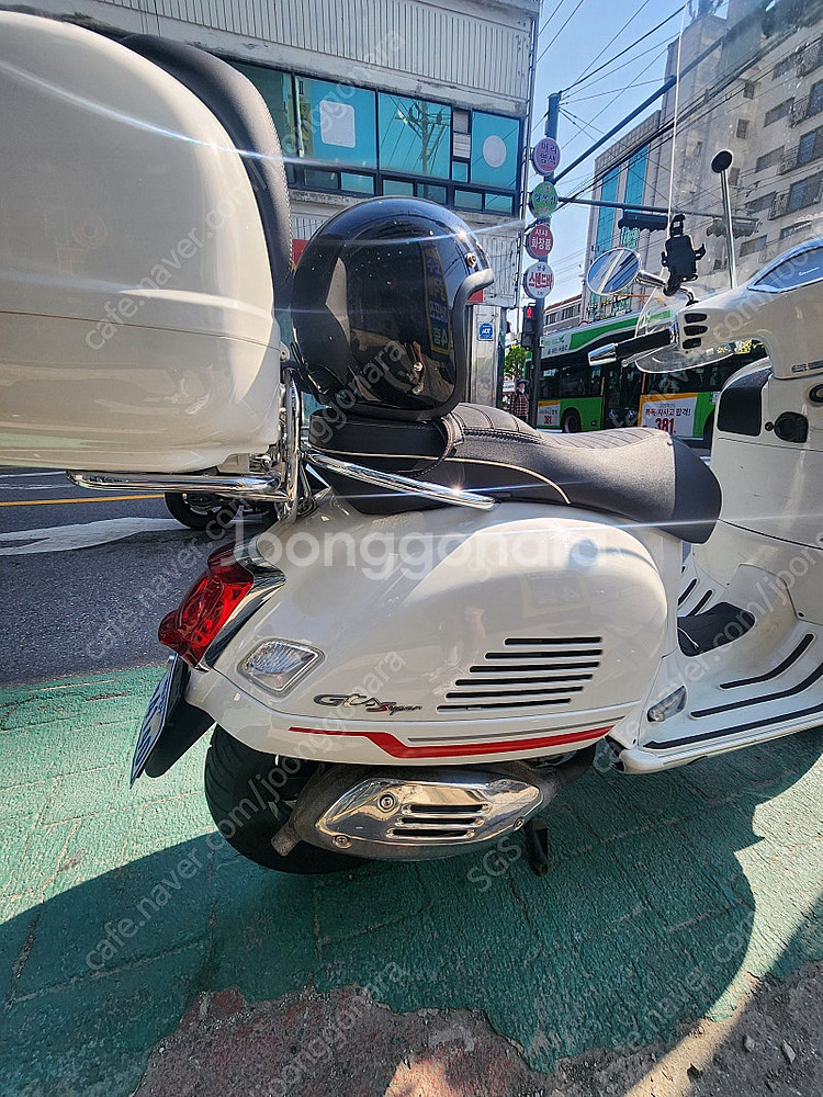 베스파 GTS300 슈퍼스포츠 흰빨 A급 판매합니다--4