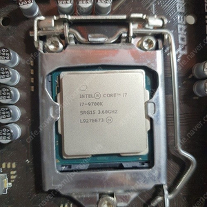 인텔 i7 9700k + z390 a pro 같이싸게팝니다