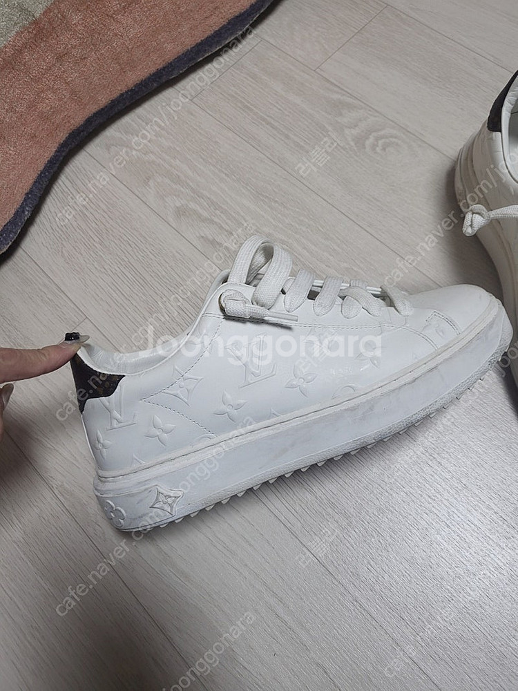 루이비통 여성 스니커즈 타임아웃 화이트 여자운동화 38사이즈--5