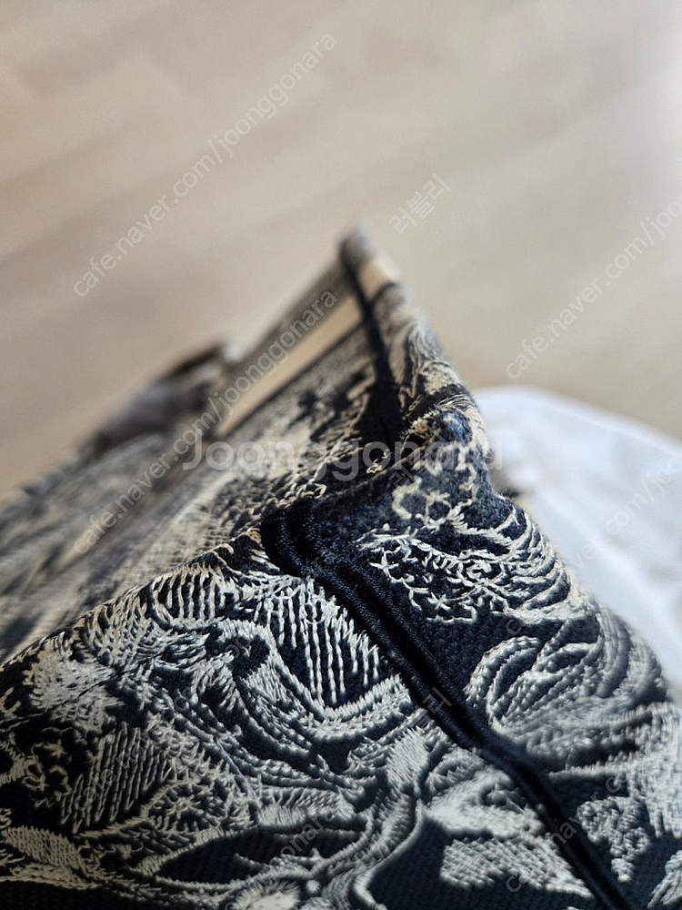 디올 뜨왈드주이 북토트 캔버스 자수 블루&에크루 미듐 토트백 (이너백드림)가격인하 여름필수템--6