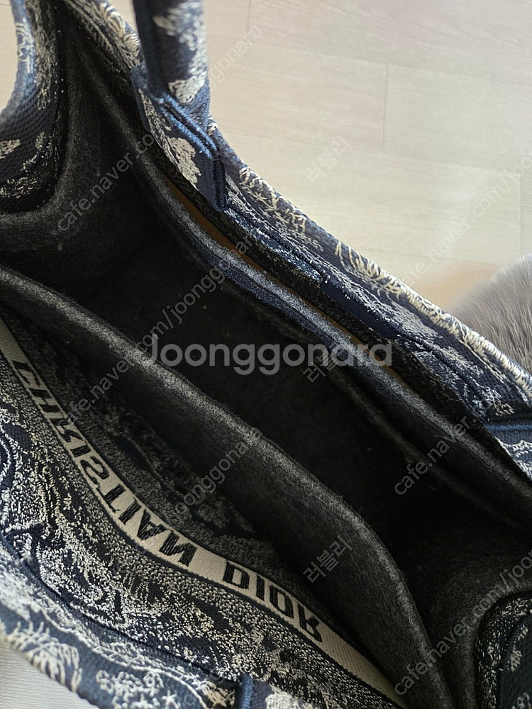 디올 뜨왈드주이 북토트 캔버스 자수 블루&에크루 미듐 토트백 (이너백드림)가격인하 여름필수템--7
