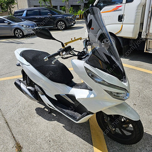 부산 더 뉴 PCX 125 화이트 20년식(구동계신품) 판매합니다!