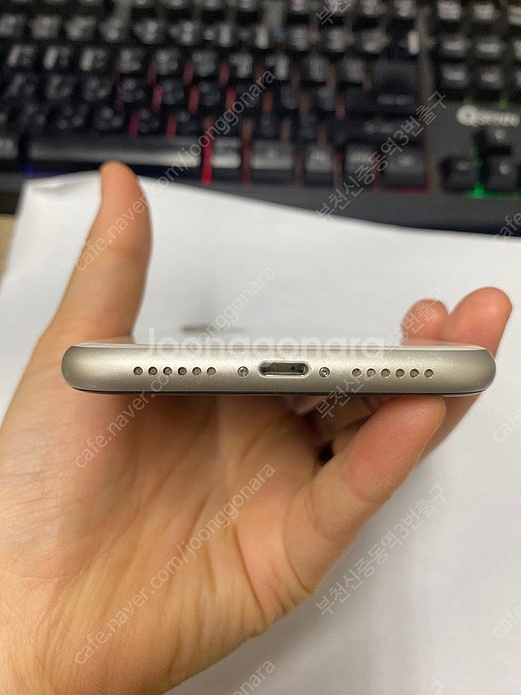 201672 아이폰11 화이트 AA급 128GB 무잔상...--6