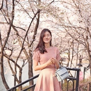 치유의 옷장 홀가먼트 니트 원피스 핑크