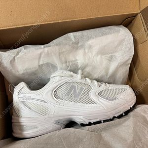 새상품)뉴발란스530 화이트펄그레이 235사이즈 팝니다 U530CSE