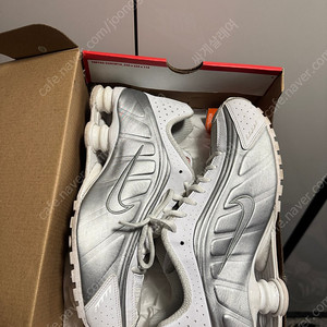 나이키 샥즈 r4 W 270size 메탈릭실버
