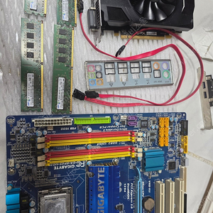 PC 부품 메인보드 ep45-ud3r + ﻿ cpu q9550 + ddr2 8g + rx460 등 일괄
