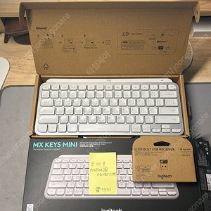 [신품급]로지텍 MX Keys Mini 키보드(페일그레이 컬러/로지볼트 포함) 판매합니다.