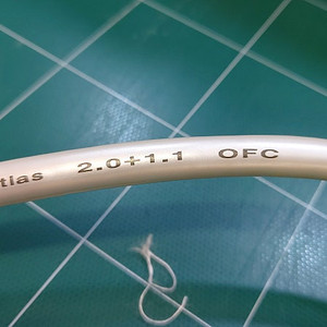 바이와이어링 가능한 스피커 ofc 스피커 케이블 팝니다.