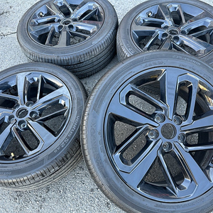 코나 18인치 정품 블랙유광 휠타이어 세트 팔아요 235 45 18