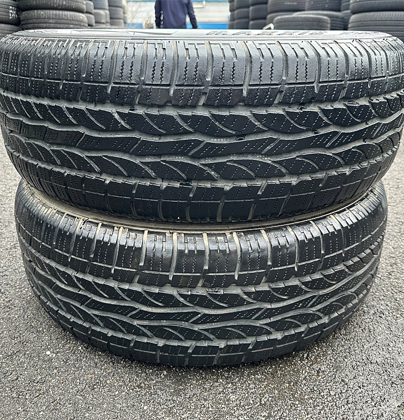255 60 18 중고타이어 MAXXIS 2본 트래드 70%급 팔아요