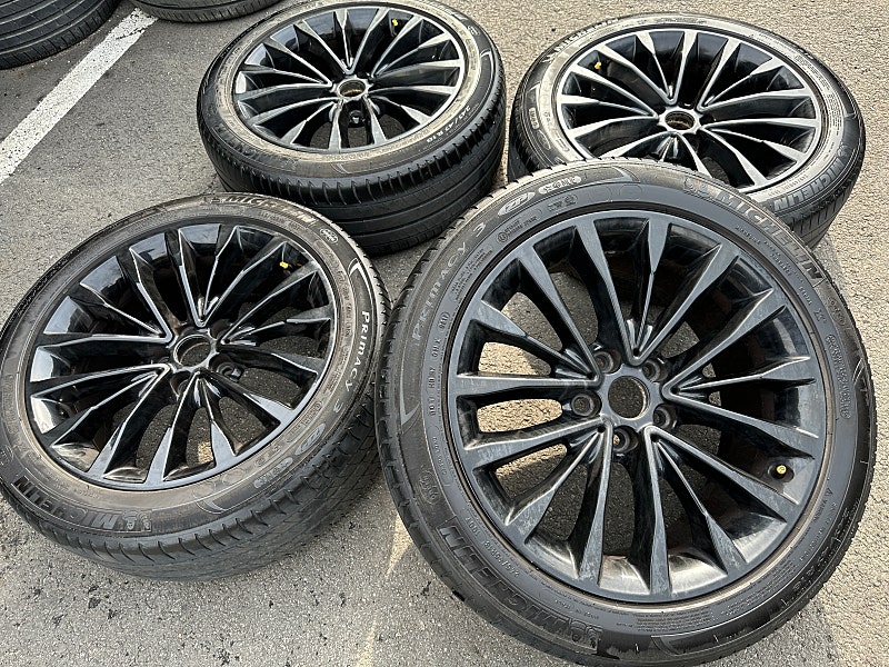 BMW 18인치 5시리즈 G30 블랙 중고 휠타이어 245 45 18