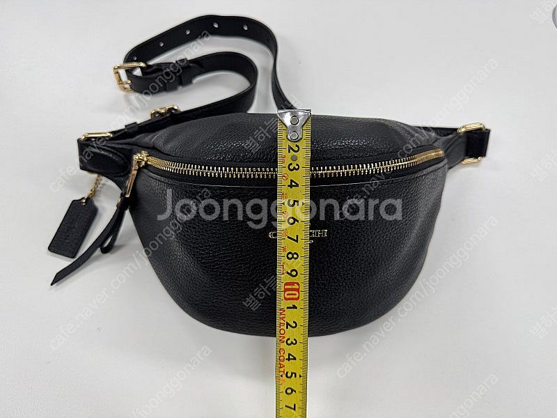 코치 힙색 슬링백 남녀공용 판매합니다.--5