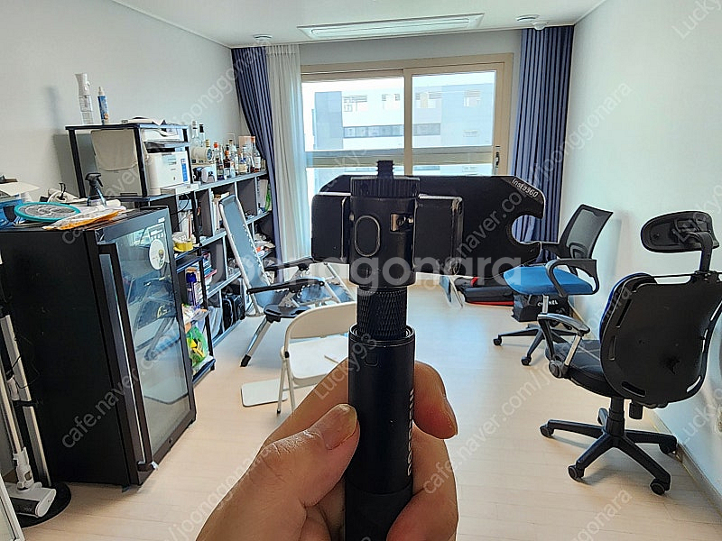 인스타360 X4 판매합니다. 추가구성품 많아용--3