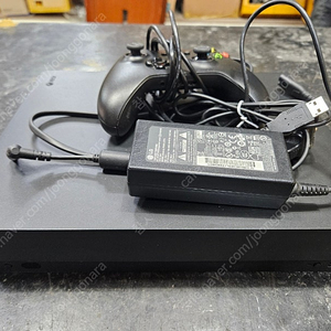 XBOX ONE X 팔아요.