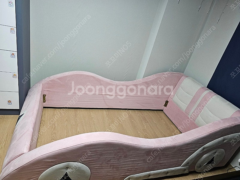 핑크색 자동차모양 키즈침대--2