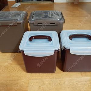 김치통 새거입니다 튼튼해요 필요하신 분들은 편하게 보세요 전체세트 30000원 직거래 가능해요