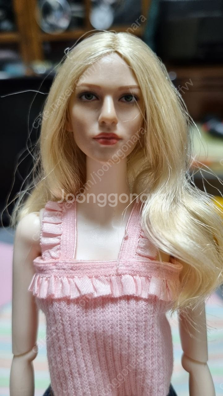 관절인형 .옷.신발.받침대--0