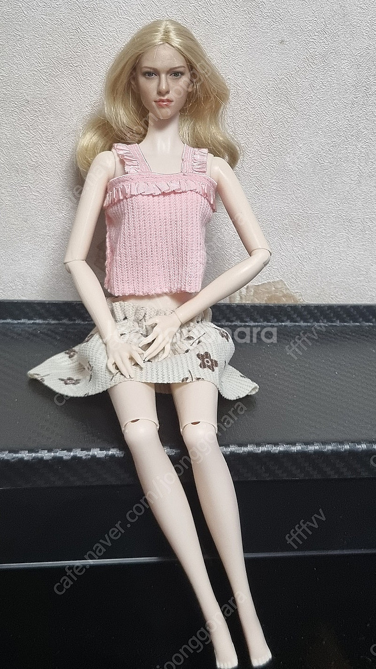 관절인형 .옷.신발.받침대--8