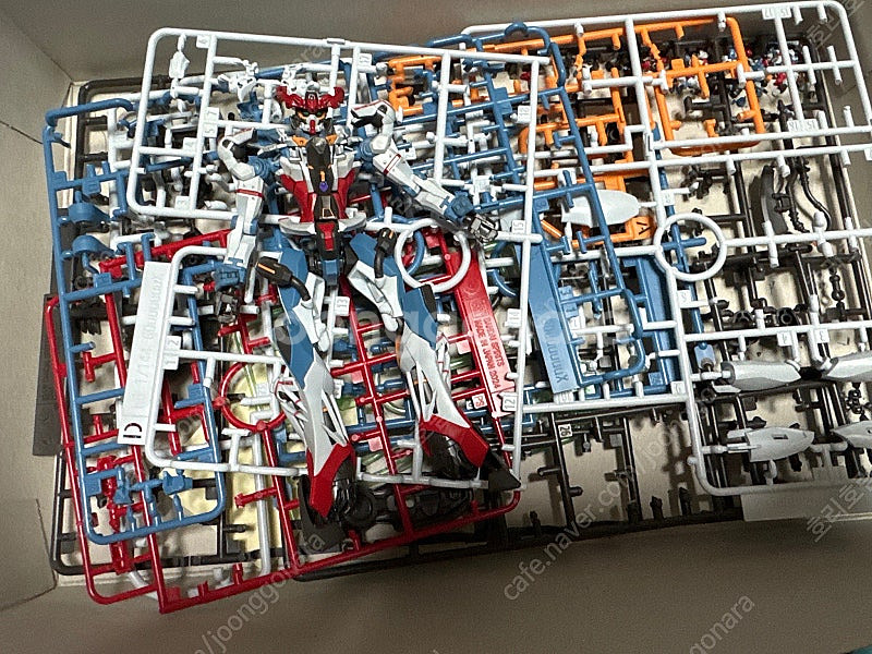 지쿠악스 HG 1/144 건담 프라모델 가조립--0
