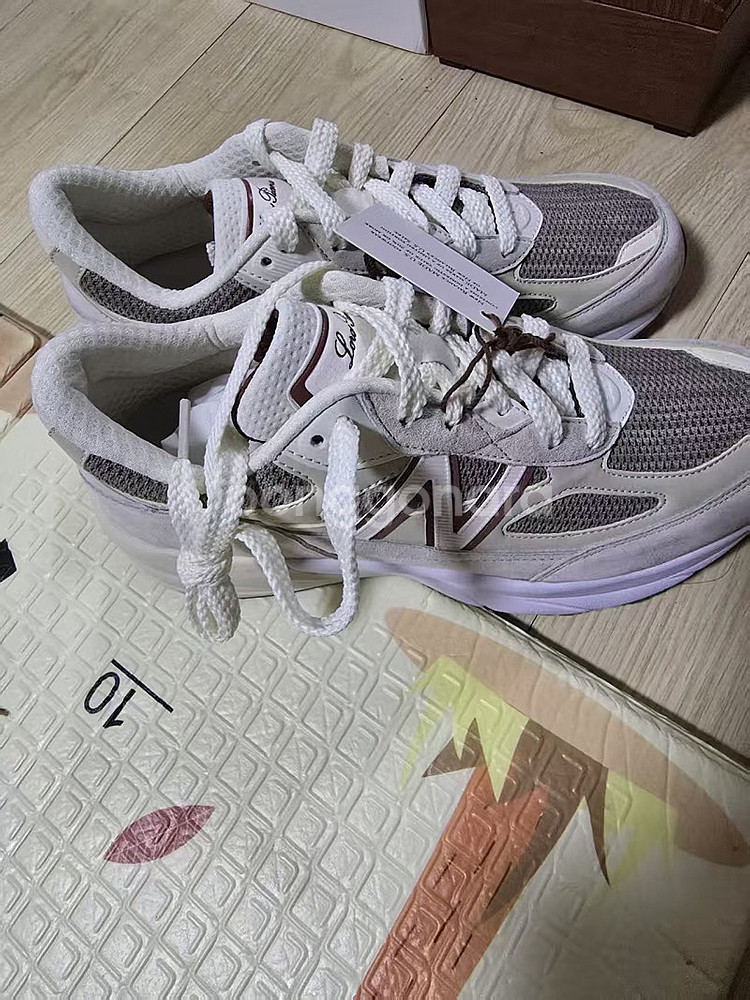로로피아나 뉴발란스 990V6 사이즈270--0