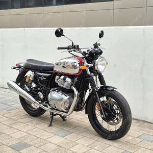 2023년식 로얄엔필드 인터셉터650 크롬 판매합니다.
