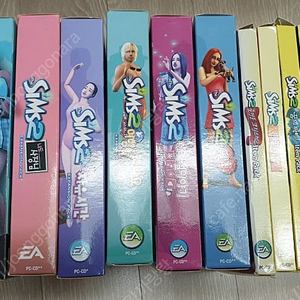 심즈2 소장용 일괄판매 (알콩달콩 아파트 없음, 케이스 변색 있음, 종이박스 눌림 있음)