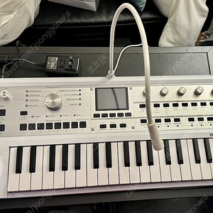 KORG microKORG2 MK-2 코르그 MWH 메탈릭 화이트 신디사이저/보코더 37키 (직구/한정)