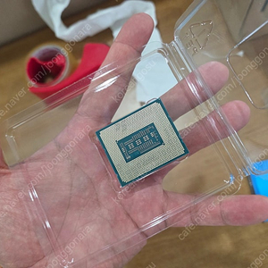 인텔 코어 i7-14700 새상품입니다. 제글에 5090도 420만에 싸게팔고있습니다.