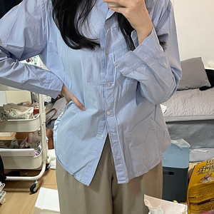 요즘 입기 딱 좋은 하늘색 셔츠