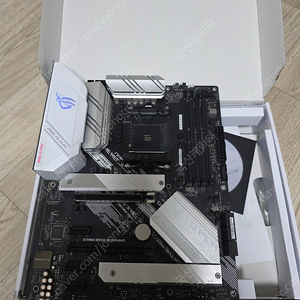 ASUS ROG STRIX B550-A 팝니다