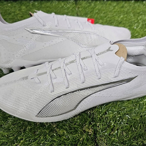 [새상품]푸마 울트라5 얼티메이트 MG White Out팩 250 255 260 265 270 275 280 285
