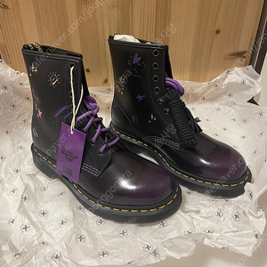 닥터마틴 bt21 콜라보 1460 8홀 uk5 dr.martens