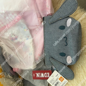 (가격내림)산리오 정품 에드윈 시나모롤 파우치 키티 폼폼프린 쿠로미 39,000원 데님 파우치 마이멜로디 리바이스