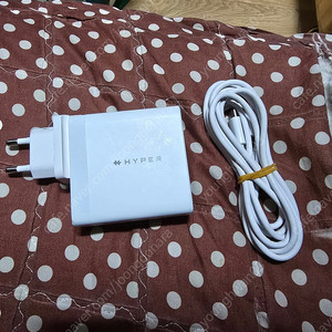 하이퍼주스 240w 멀티포트 어댑터 판매합니다.