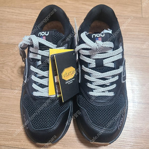 나우 운동화(등산화 겸용가능) 240 (택포)