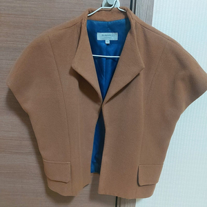 여성 여자 카멜색 숏 베스트형 자켓 브라운 반값택포
