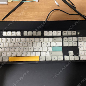 앱코 K660S(화이트 LED) + 9009 MDA 키캡 판매합니다.