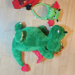레고랜드에서 구입한 인형 2개(닌자고 포함)와 머리띠 1개 일괄로 판매합니다. 택포