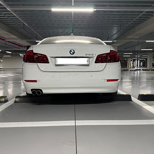 BMW 5 F10 후기형 알파인화이트 사이드스커트 뒤범퍼